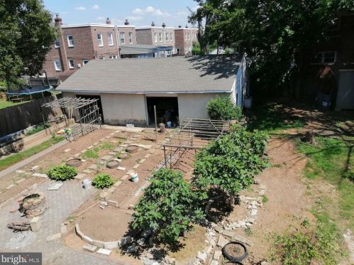 8005 Large St, Philadelphia, PA 19152-2707