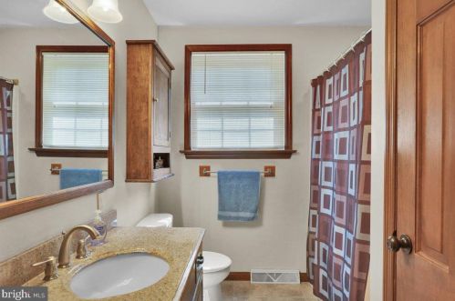 202 Suncrest Rd, Lancaster PA  17601-4835 exterior