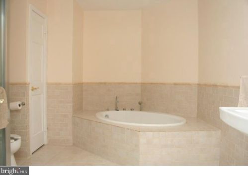 23 Wilkinson Way, Princeton NJ  08540-7362 exterior