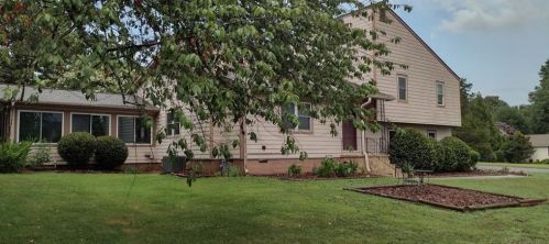 1585 Holcomb Lake Rd, Marietta, GA 30062-2012