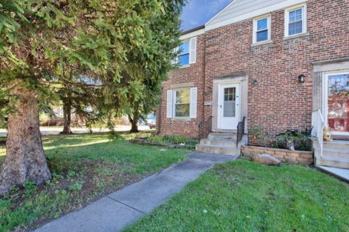 9021 Southview Ave, Brookfield, IL 60513-1574
