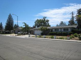1752 Dennis Ave, Clovis, CA 93611-3009