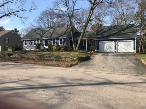 167 Pinecrest Dr, North Kingstown, RI 02852-5915