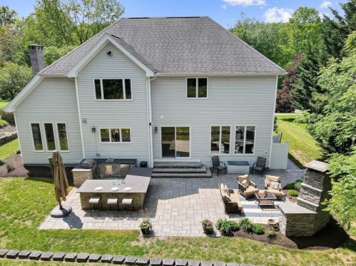 80 Jeffrey Ln, Kensington, CT 06037-3060