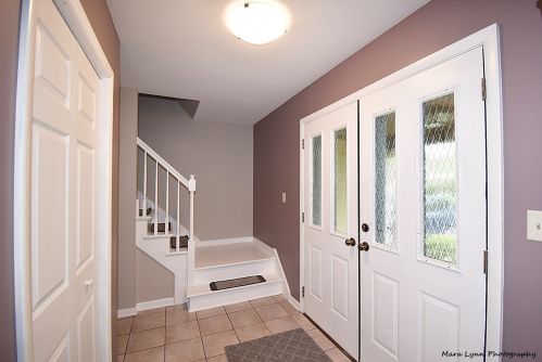 927 Britta Ln, Batavia, IL 60510-1157