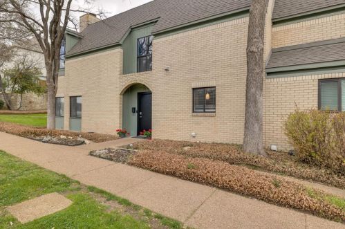 2619 Mccart Ave, Fort Worth TX  76110-2230 exterior