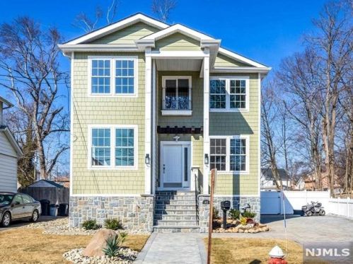40 Sunnyside Ave, Dumont, NJ 07628-3613