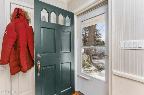 14 Grove Ln, Greenwich CT  06831-5347 exterior