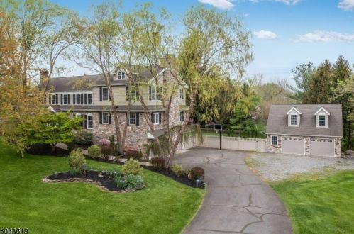 2 Overlook Ct, Flemington, NJ 08822-3116