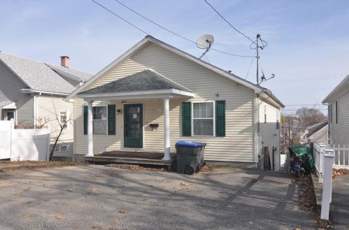 73 Sunbury St, Providence, RI 02908-1535