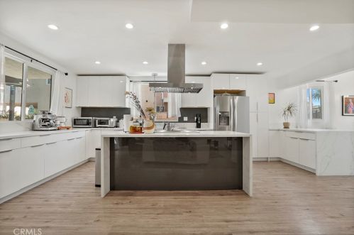 15751 Morrison St, Van Nuys CA  91436-1543 exterior