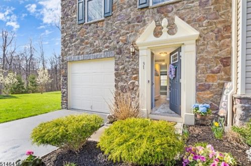 31 Parkside Ln, Dover, NJ 07803-3083