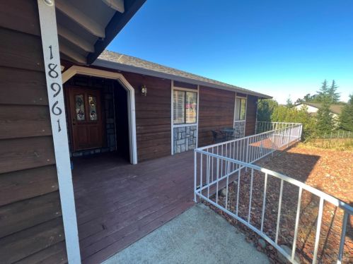 18961 Coyle Springs Rd, Middletown, CA 95467-8222