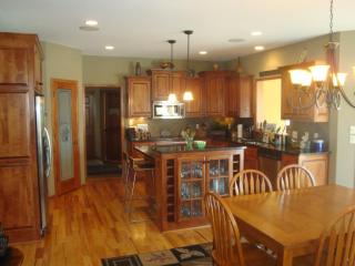 3656 Mahle Ln, Saint Paul MN  55125-6700 exterior