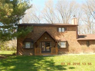 21 Saint Joseph Dr, Lebanon, IL 62254-1125
