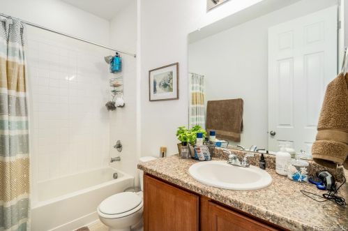 273 Kewaunee Way, Aurora CO 80016-4327 exterior