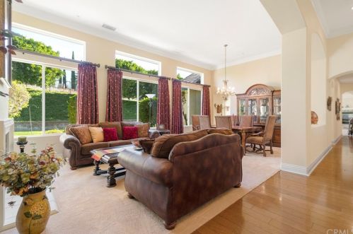 7470 Chateau Rdg Ln, Riverside CA  92506-7542 exterior