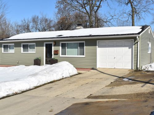 211 Timber Trl, Streamwood, IL 60107-1325