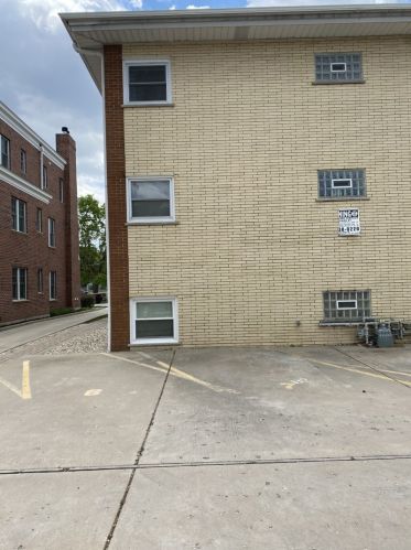 1411 Cossitt Ave, Burr Ridge IL  exterior