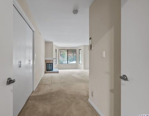 2520 Flintridge Dr, Glendale CA  91206-1033 exterior