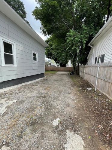 38 Chambers St, Providence, RI 02907-3006