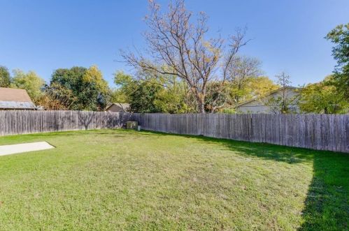 1732 Cricket Hollow Dr, Austin TX  78758-4274 exterior