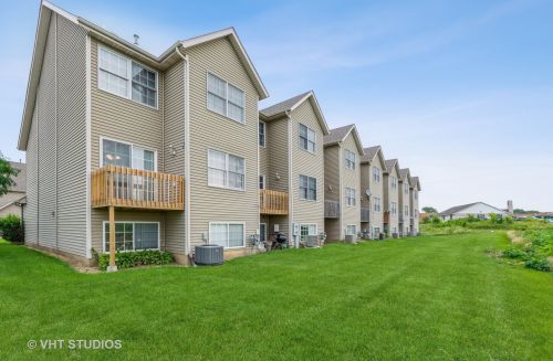 680 Peace Rd, Sycamore IL  60178-1642 exterior