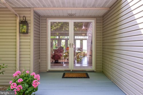 1072 Eagles Nest Ln, Harpers Ferry, WV 25425-4974