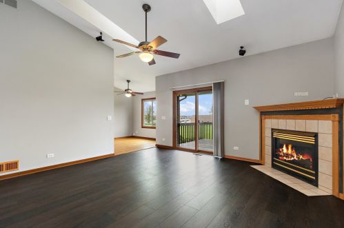 818 Casey Ln, Pingree Grove, IL 60140-7700