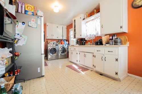 3210 134th Pl, Hawthorne CA  90250-6319 exterior