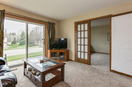 2463 Grenadier Ave, Saint Paul MN  55128-4319 exterior