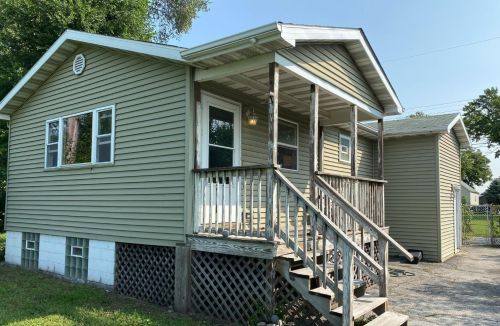 4413 State Line Ave, Hammond, IN 46327-1346