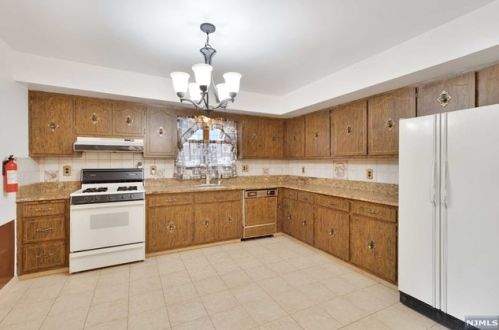 179 Malcolm Ave, Outwater, NJ 07026-1219