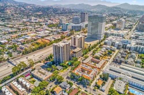 345 Pioneer Dr, Glendale CA 91203-1787 exterior