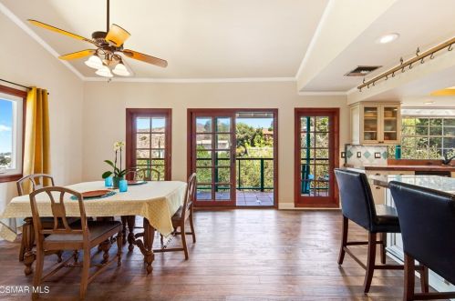 3554 Gladiola Dr, Calabasas, CA 91302-2017