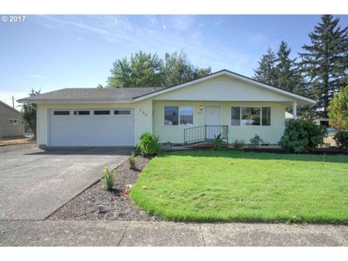 930 E St, Lebanon OR  97355-1757 exterior