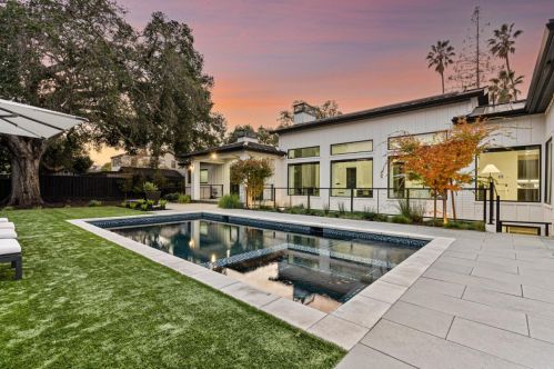 1575 Grant Rd, Los Altos CA  94024-6149 exterior