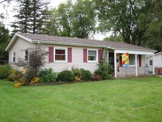 686 Walnut Rd, Lake Barrington, IL 60084