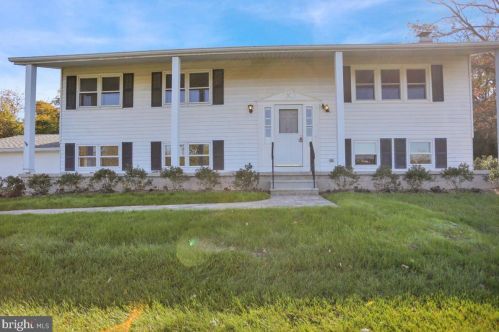 1102 Seifrit Ln, New Schaefferstown, PA 19506-9310