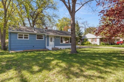 3759 Howard Ave, Saint Paul MN  55110-4726 exterior
