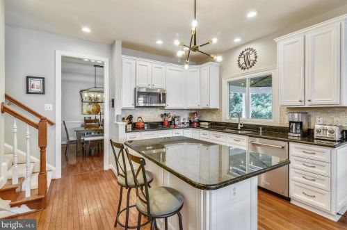 7742 Royal Sydney Dr, Gainesville VA  20155-2867 exterior