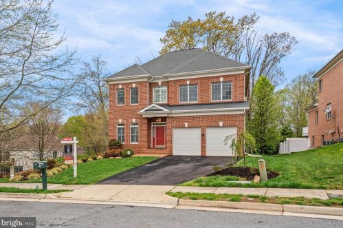7340 Hill Dr, Annandale, VA 22003-1626