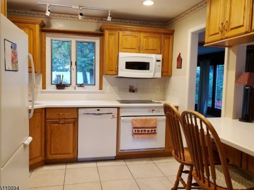 16 Valley View Dr, Dover, NJ 07803-3022