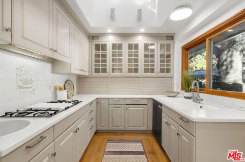 2575 Gardner Pl, Glendale CA  91206-3018 exterior