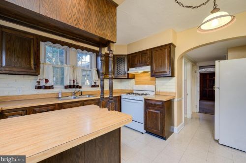 1002 York St, Hanover PA 17331-3360 exterior