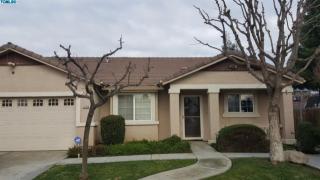 1250 Mount Brewer Ct, Tulare, CA 93274-8552