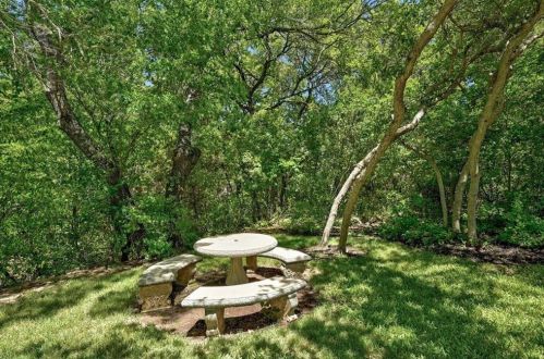 3918 Caney Crk Rd, Austin TX  78732-2216 exterior