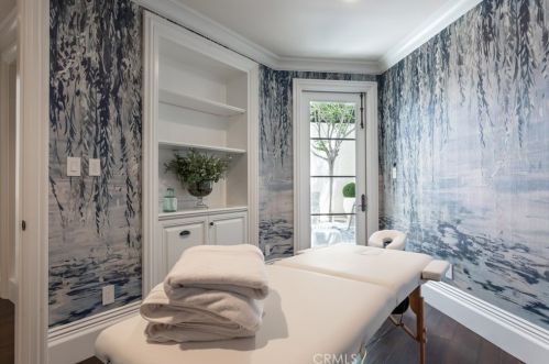 76 Golden Eagle, Irvine CA  92603-0309 exterior