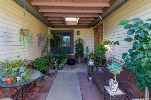1305 Dorian Ct, Upland, CA 91786-3434