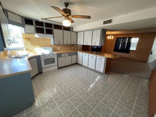 1702 Apache Trail Ct, Granbury TX  76048-6171 exterior